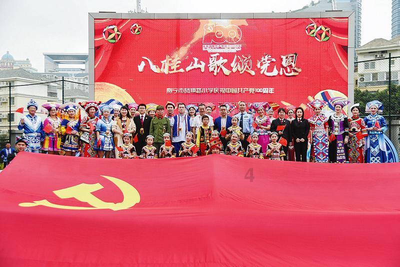 汪小菲公开恋情，66岁张兰直播间回应，态度表示支持孩子恋爱
