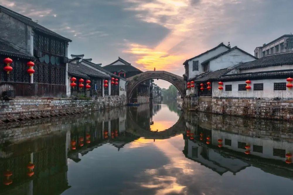 飞机上乘客突发疾病 第一直博的厦大学生挺身而出